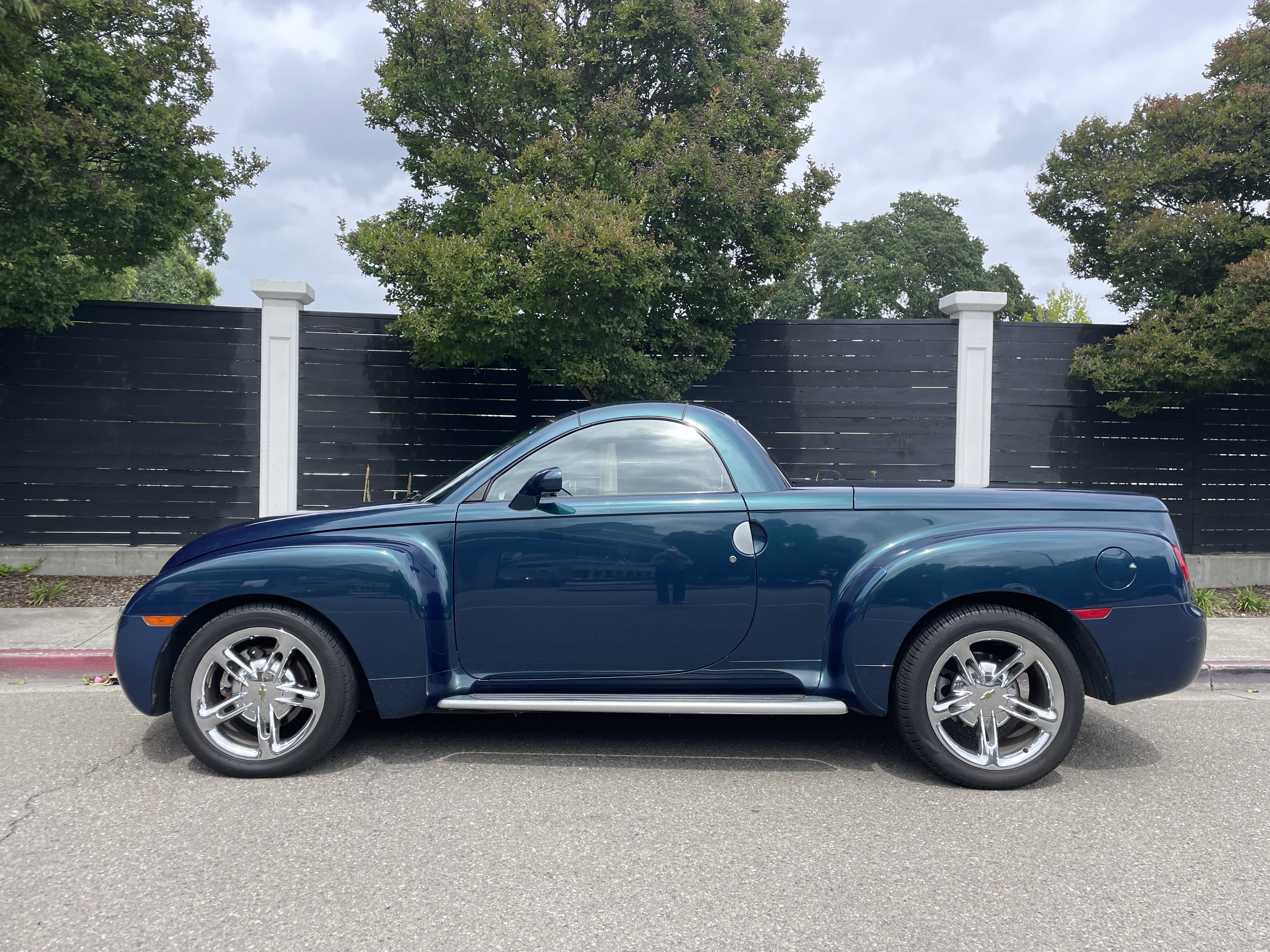 Used 2005 Chevrolet SSR w/ Preferred Equipment Group RWD image 1