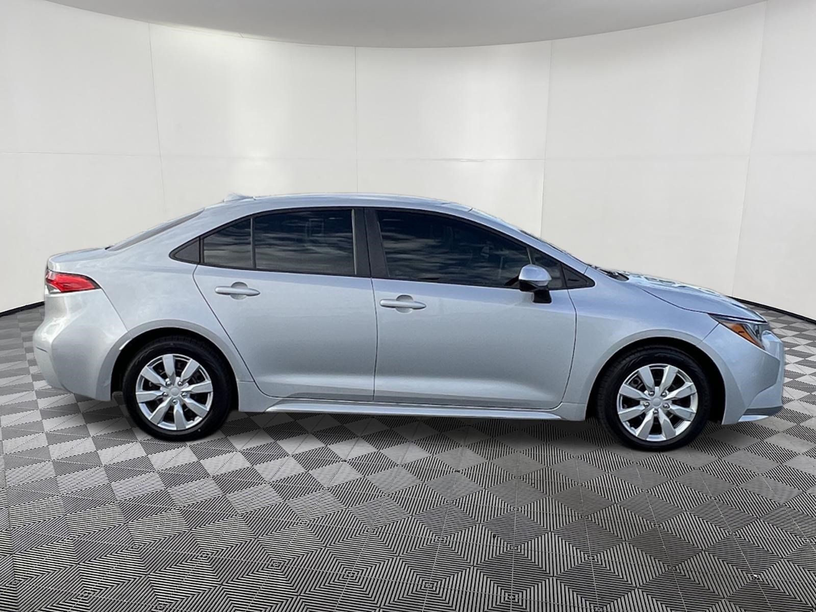 Used 2020 Toyota Corolla LE FWD image 7