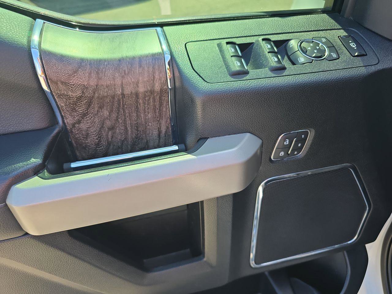 Used 2019 Ford F350 Lariat w/ Chrome Package image 5