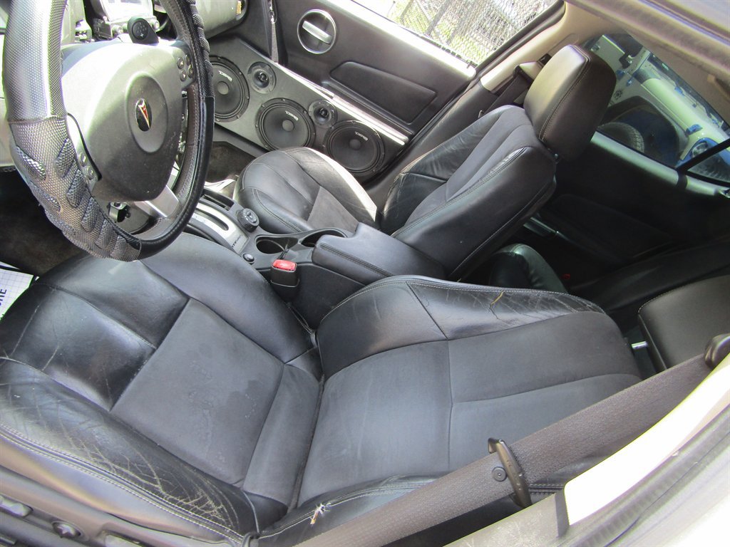 Used 2006 Pontiac Grand Prix GXP w/ Sun And Sound Package FWD image 9