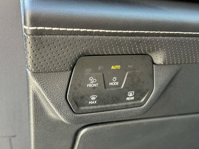 Used 2025 Volkswagen Atlas SE FWD image 17