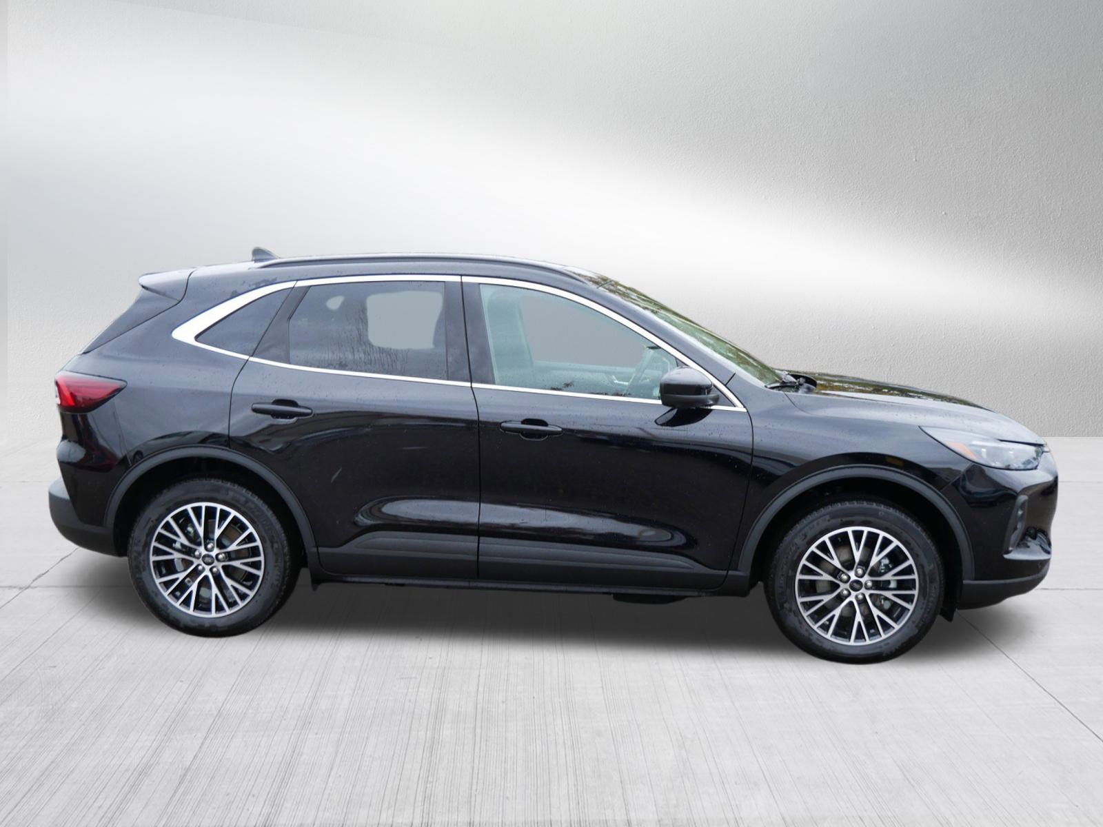 Used 2025 Ford Escape SE w/ PHEV Premium Package FWD image 8