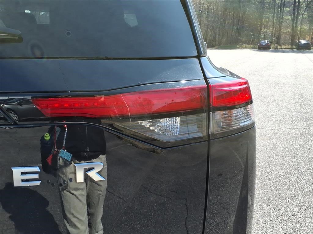 Used 2024 Nissan Pathfinder SL w/ Cargo Package image 9