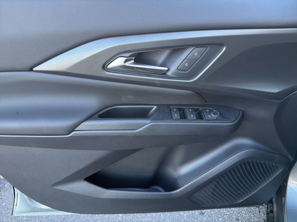 New 2026 Chevrolet Equinox EV LT image 18