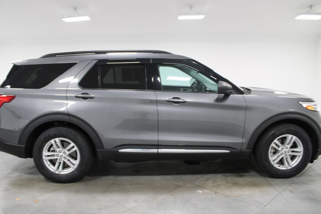 Used 2024 Ford Explorer XLT RWD image 11