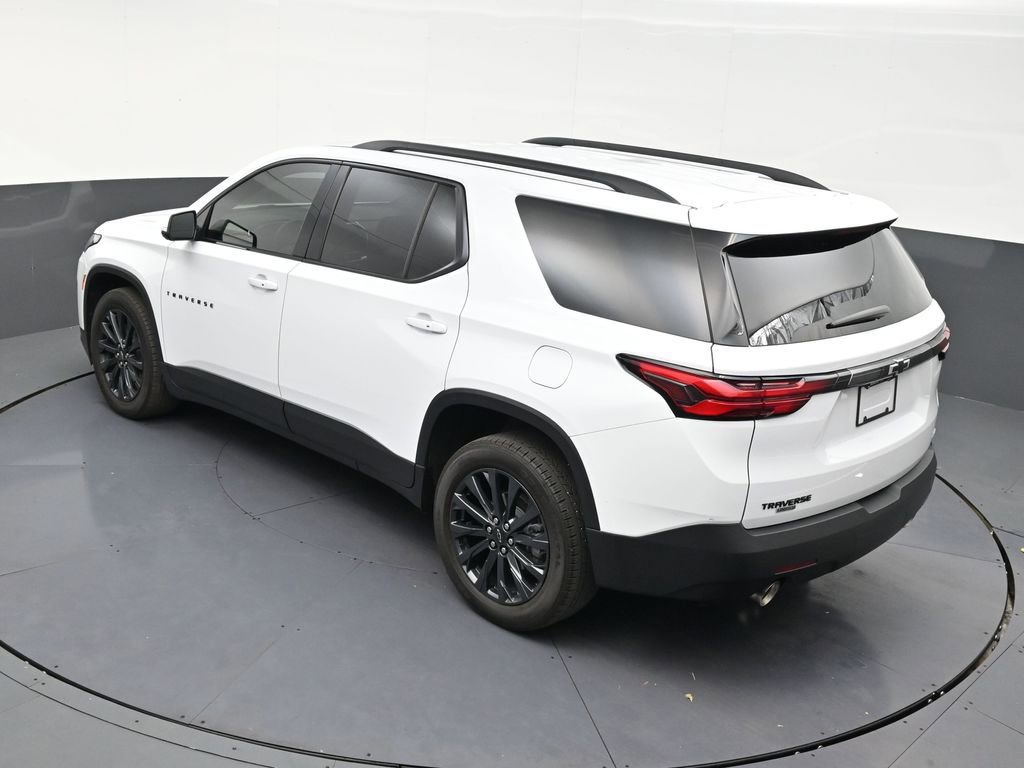 Used 2024 Chevrolet Traverse RS FWD image 14
