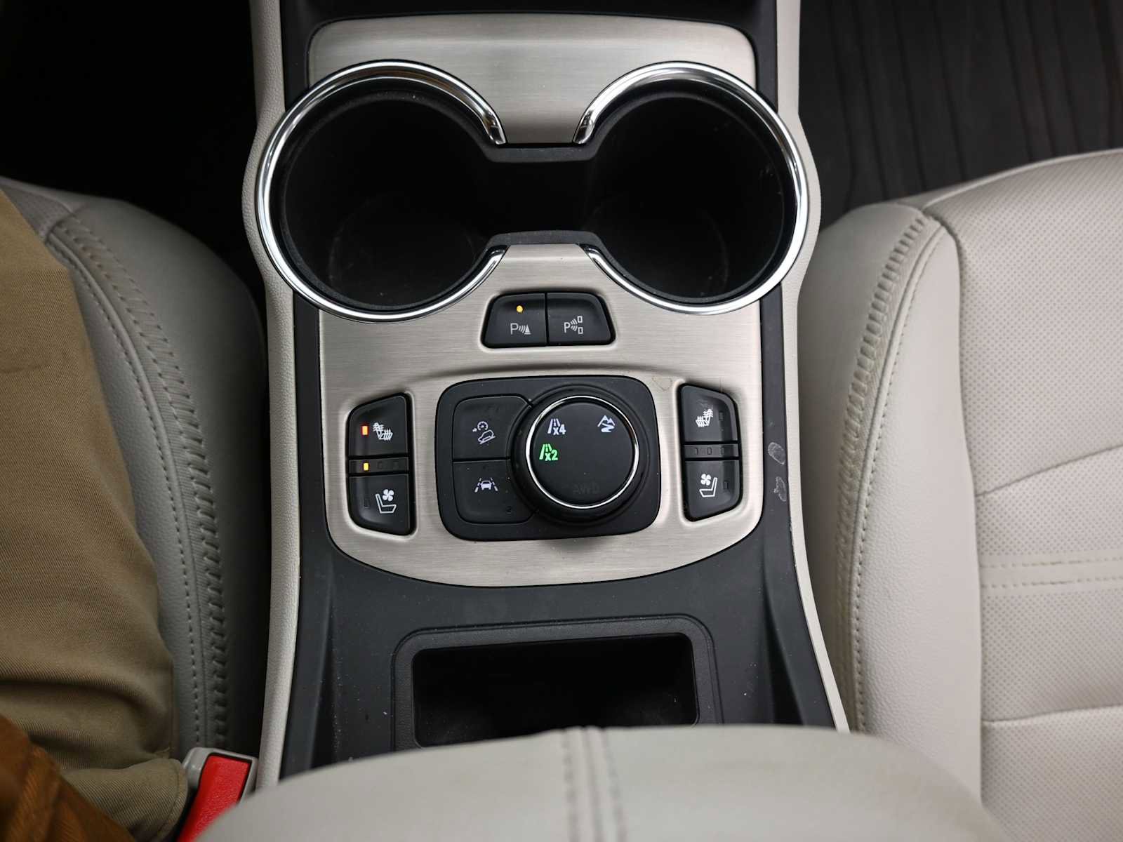 Used 2024 GMC Terrain Denali w/ Denali Premium Package image 14