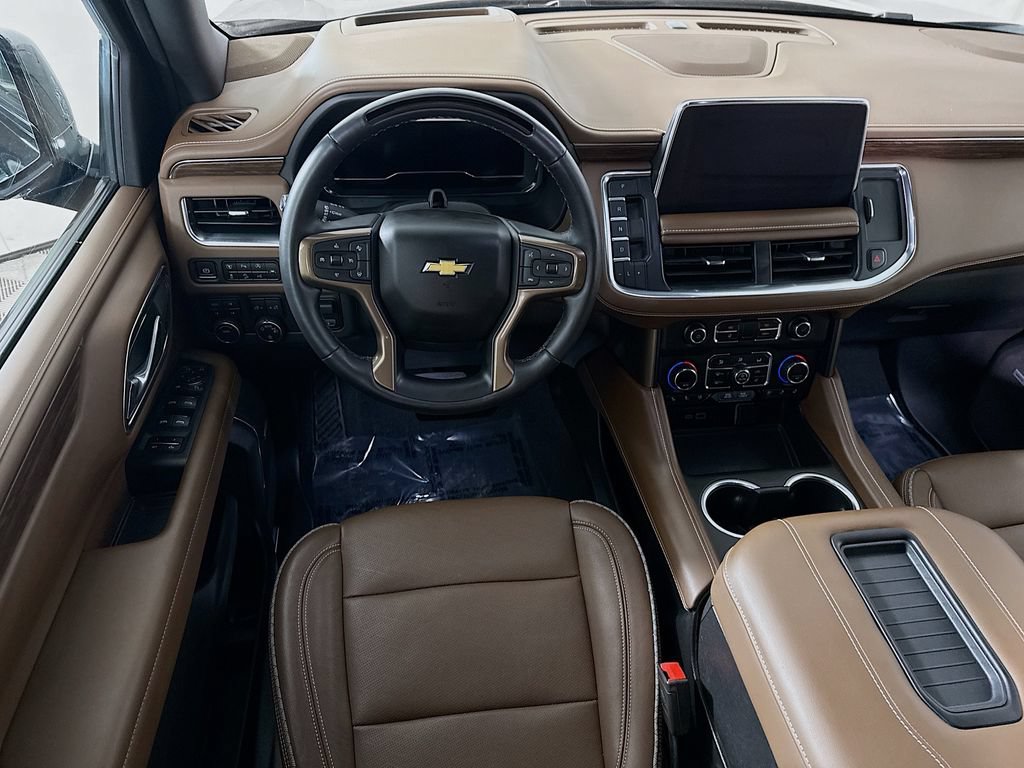 Used 2024 Chevrolet Suburban High Country w/ Advanced Technology Package AWD/4WD image 3