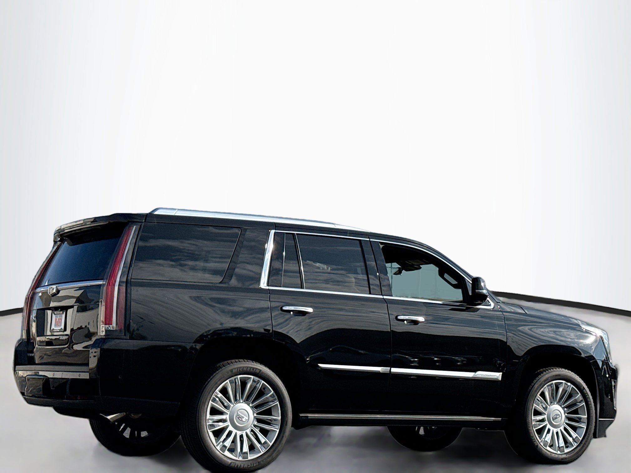 Used 2020 Cadillac Escalade Platinum image 2