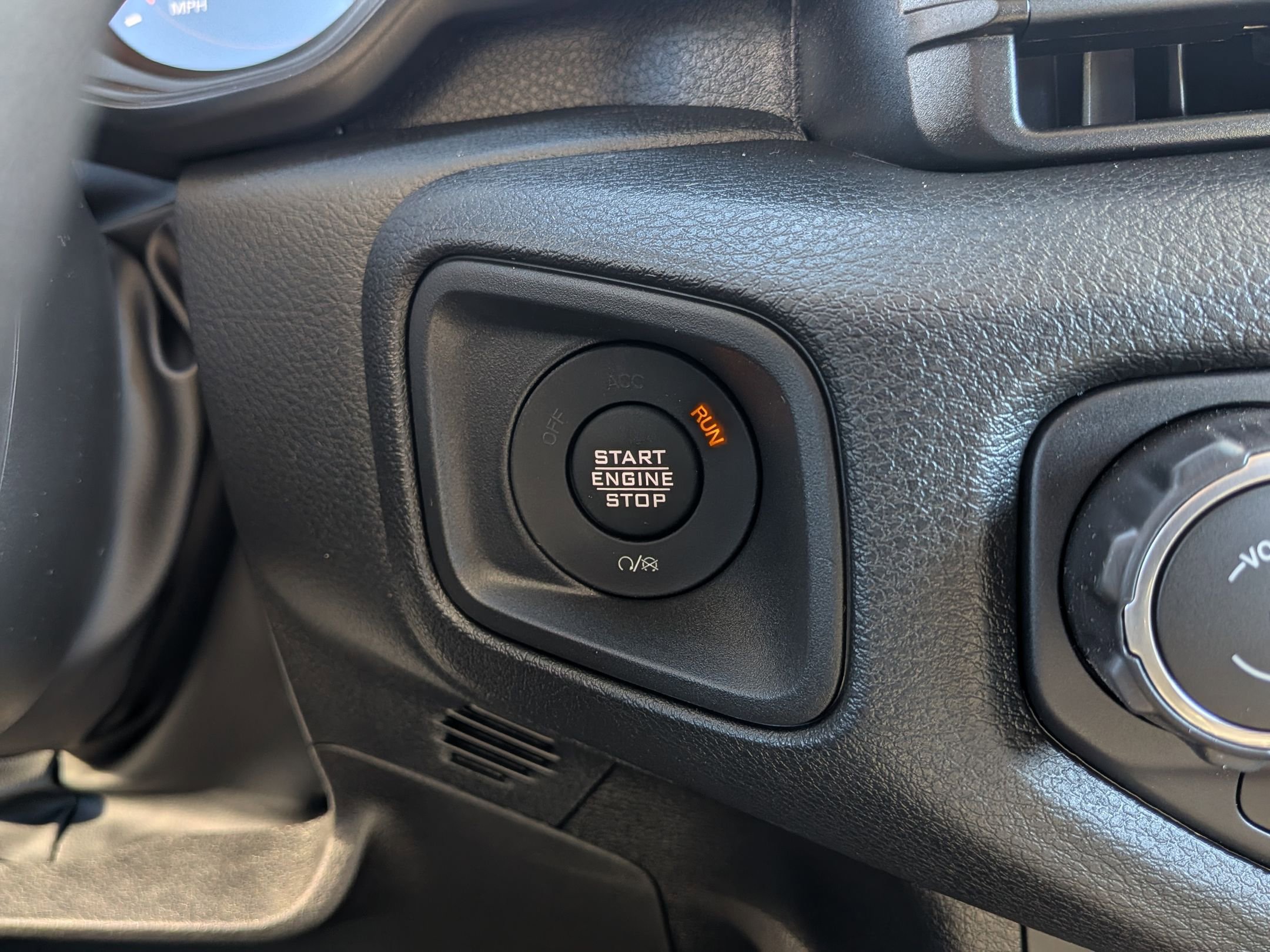 New 2025 Jeep Gladiator Sport image 15