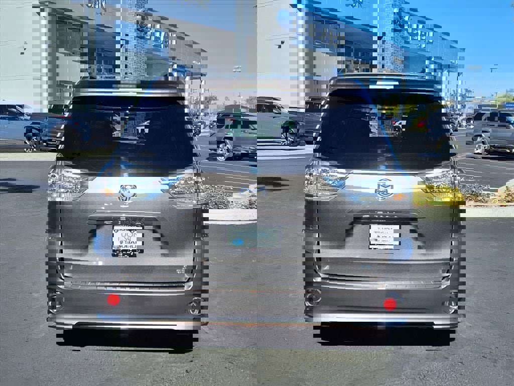 Used 2016 Toyota Sienna L image 13