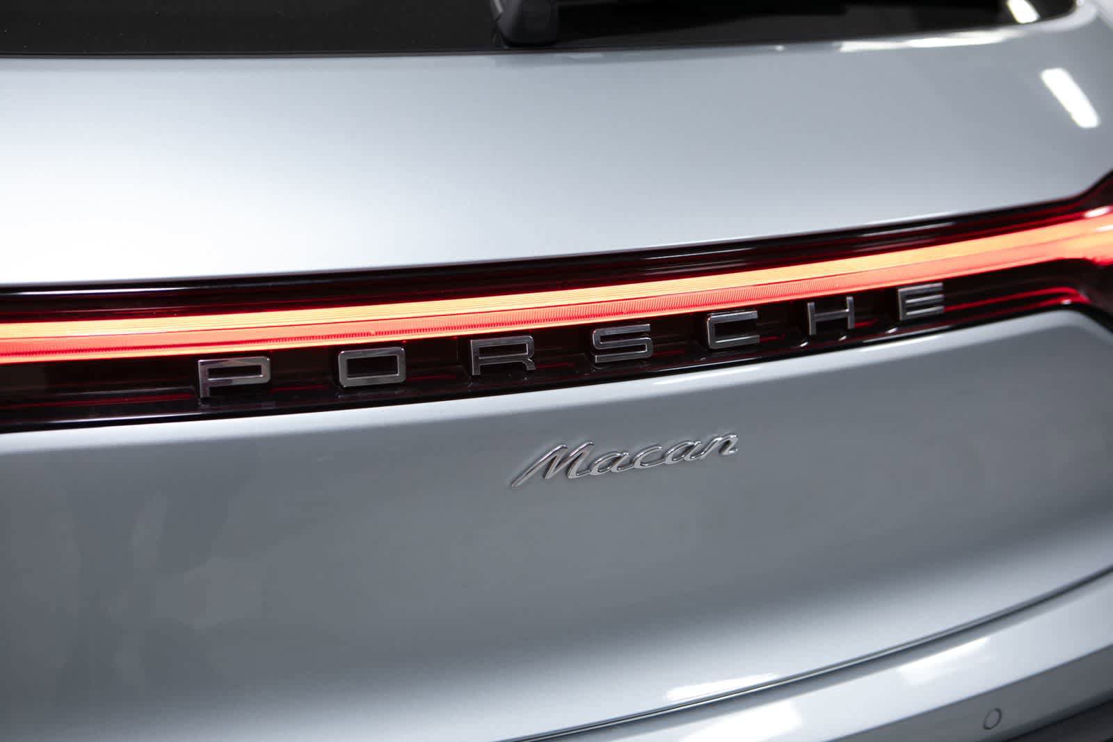 Certified 2024 Porsche Macan AWD/4WD image 19