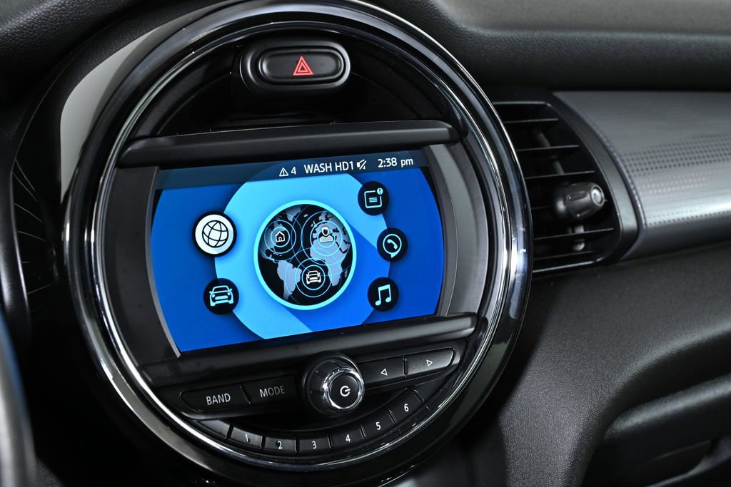 Used 2019 MINI Cooper 2-Door Hardtop w/ Signature Upholstery Package image 14