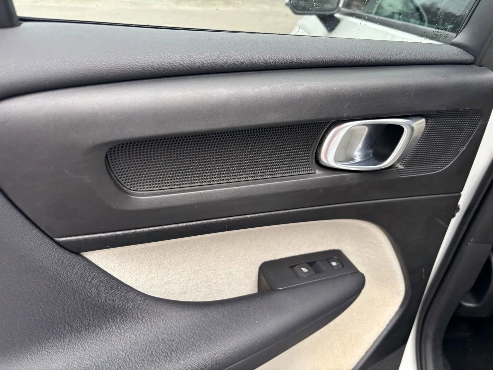 Used 2019 Volvo XC40 T5 Momentum image 31