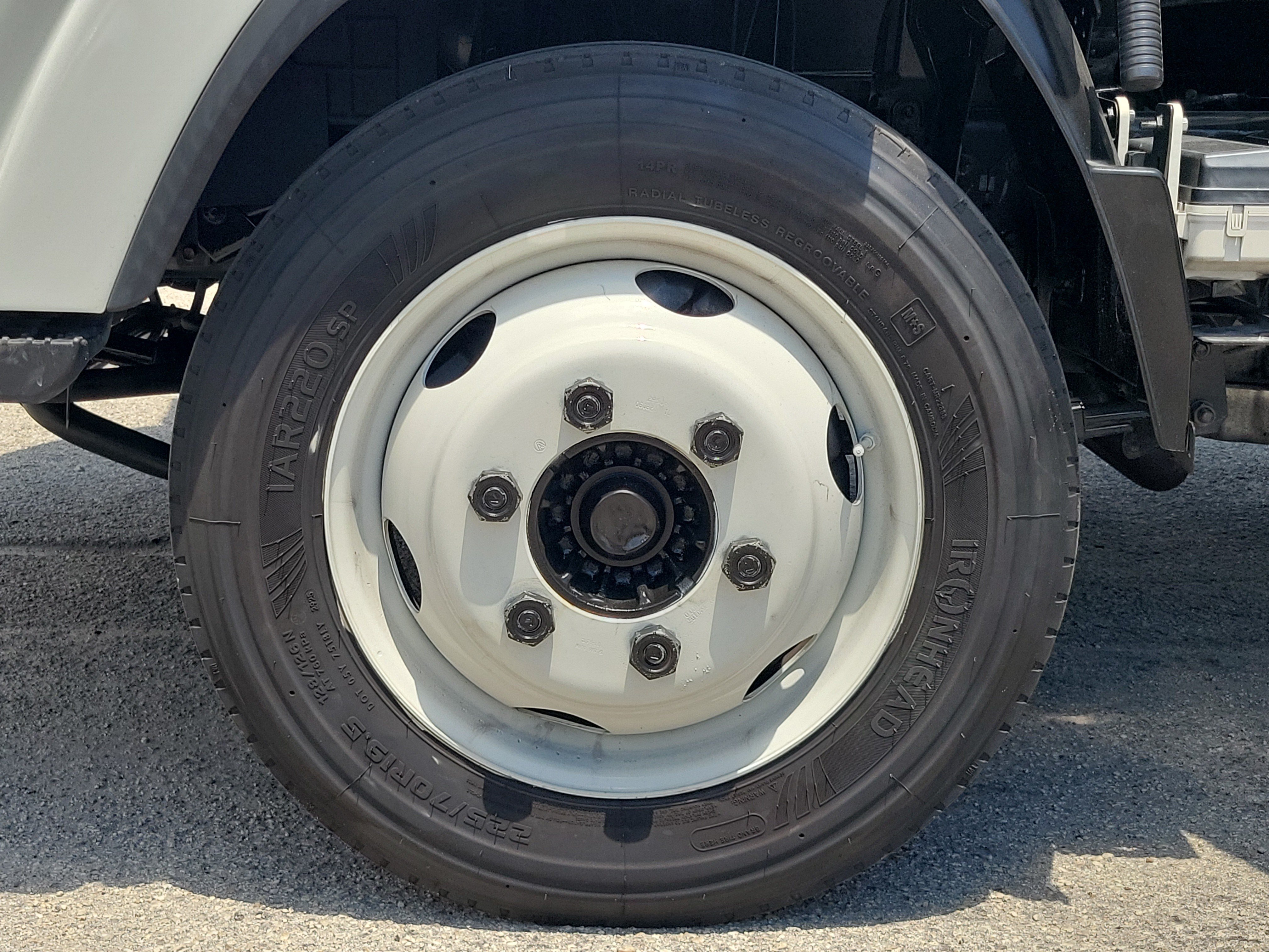 Used 2024 Isuzu NPR RWD image 9