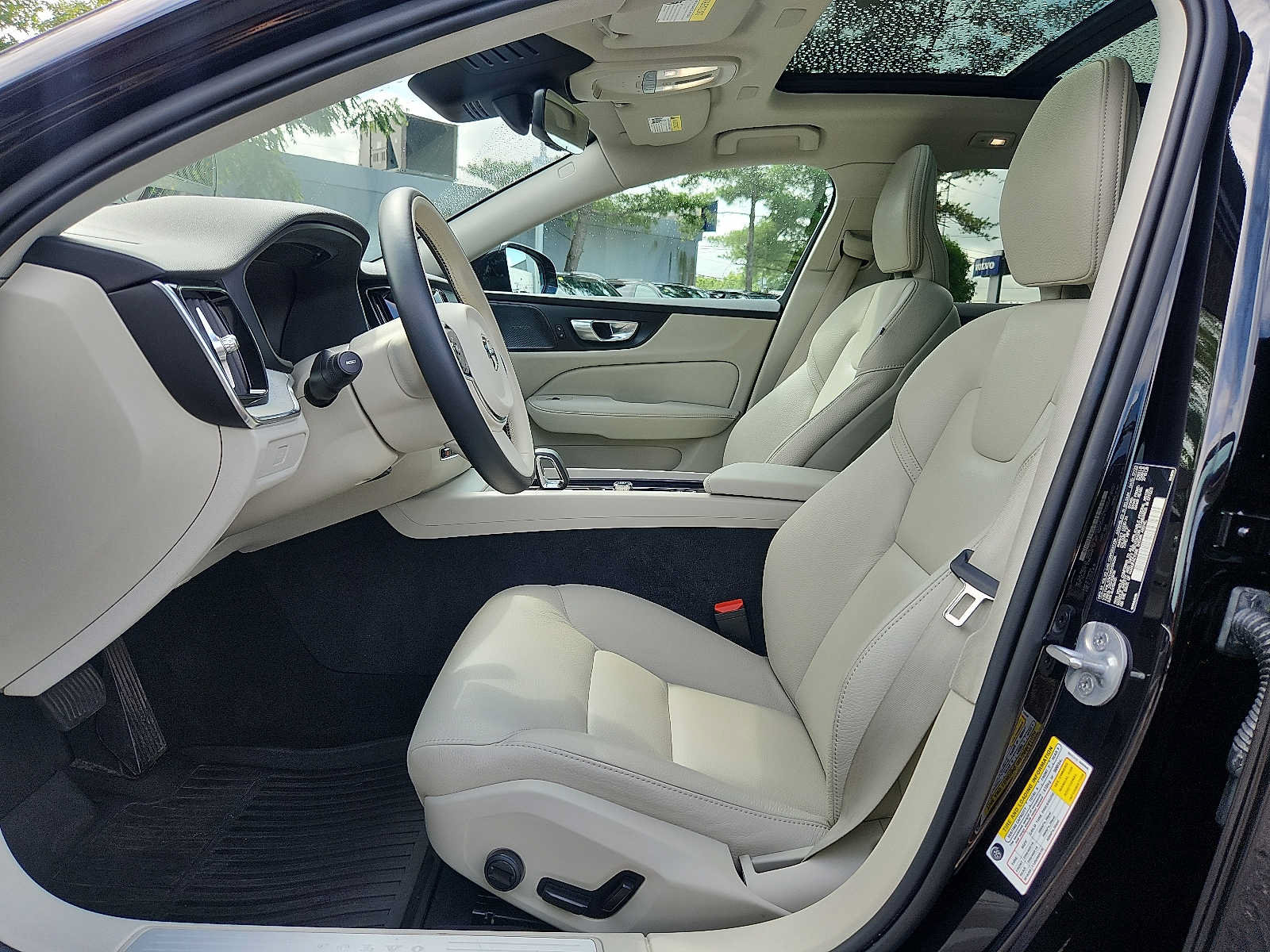 Certified 2024 Volvo V60 B5 Cross Country Plus w/ Protection Package Premier AWD/4WD image 13