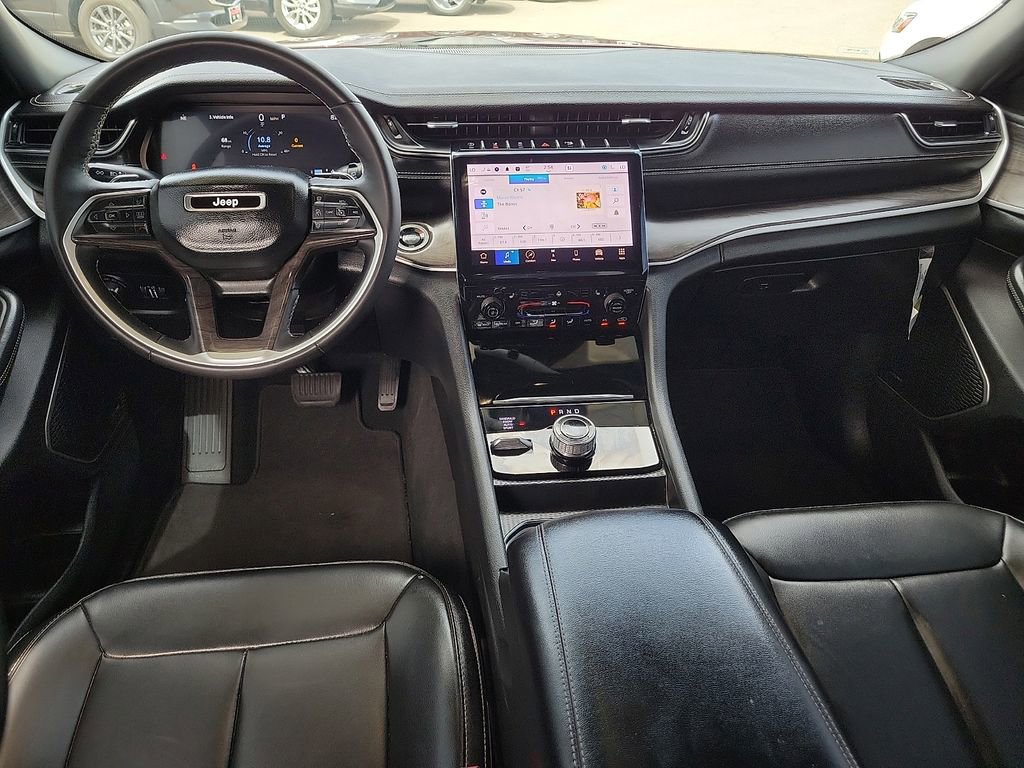 Used 2024 Jeep Grand Cherokee L Limited w/ Black Appearance Package AWD/4WD image 17