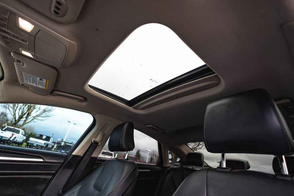 Used 2020 Ford Fusion Titanium image 15