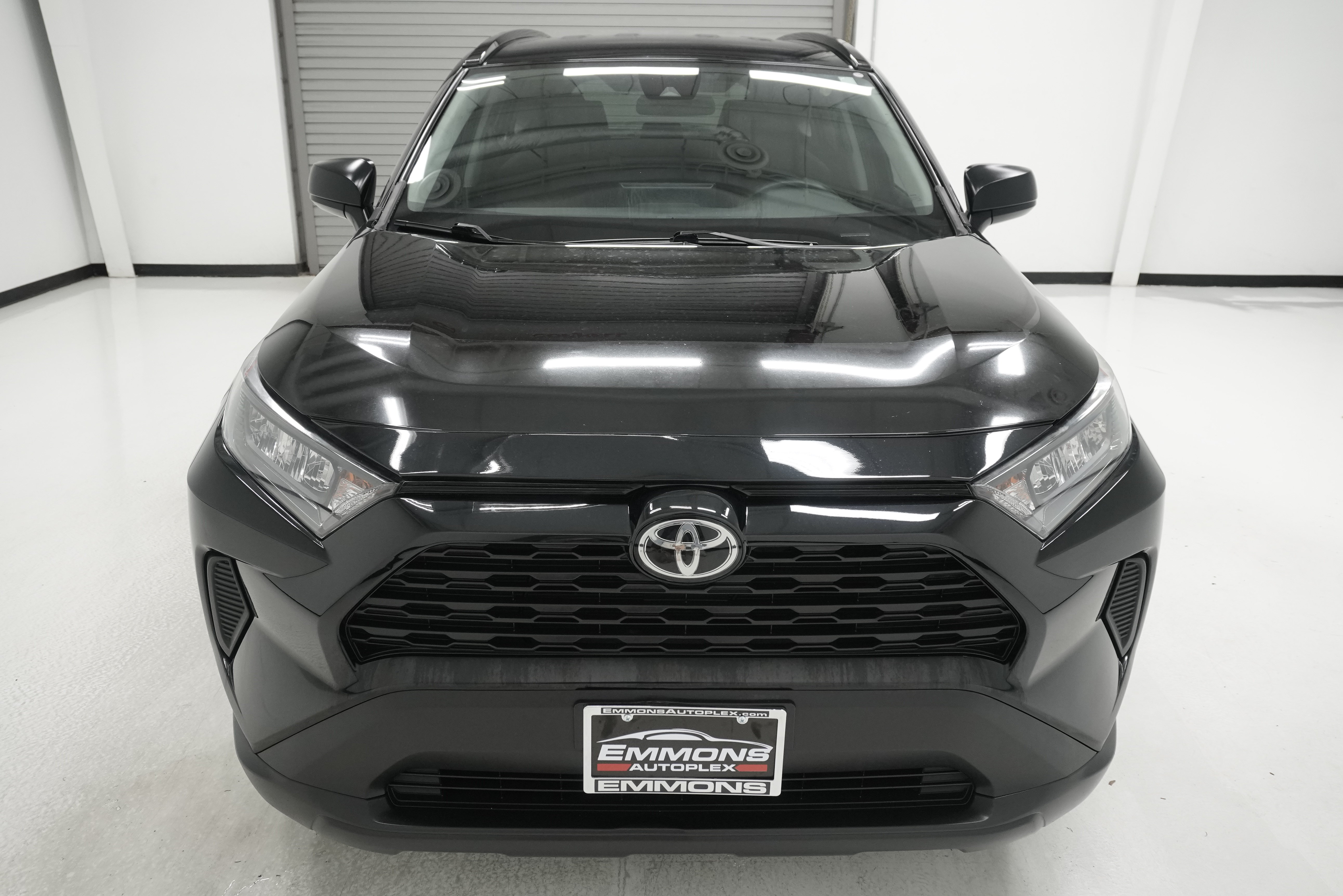 Used 2021 Toyota RAV4 LE FWD image 2