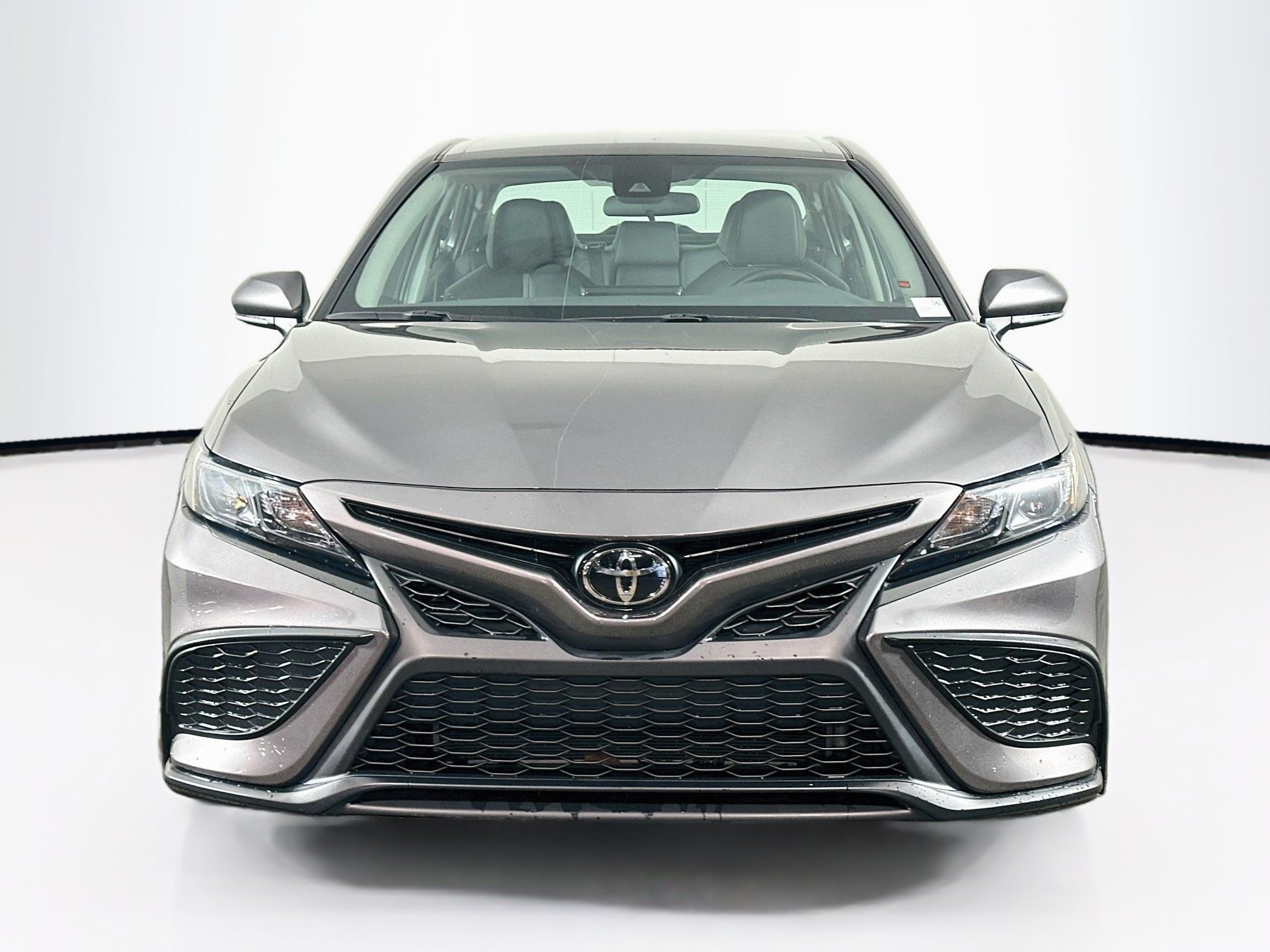 Used 2024 Toyota Camry SE FWD image 2