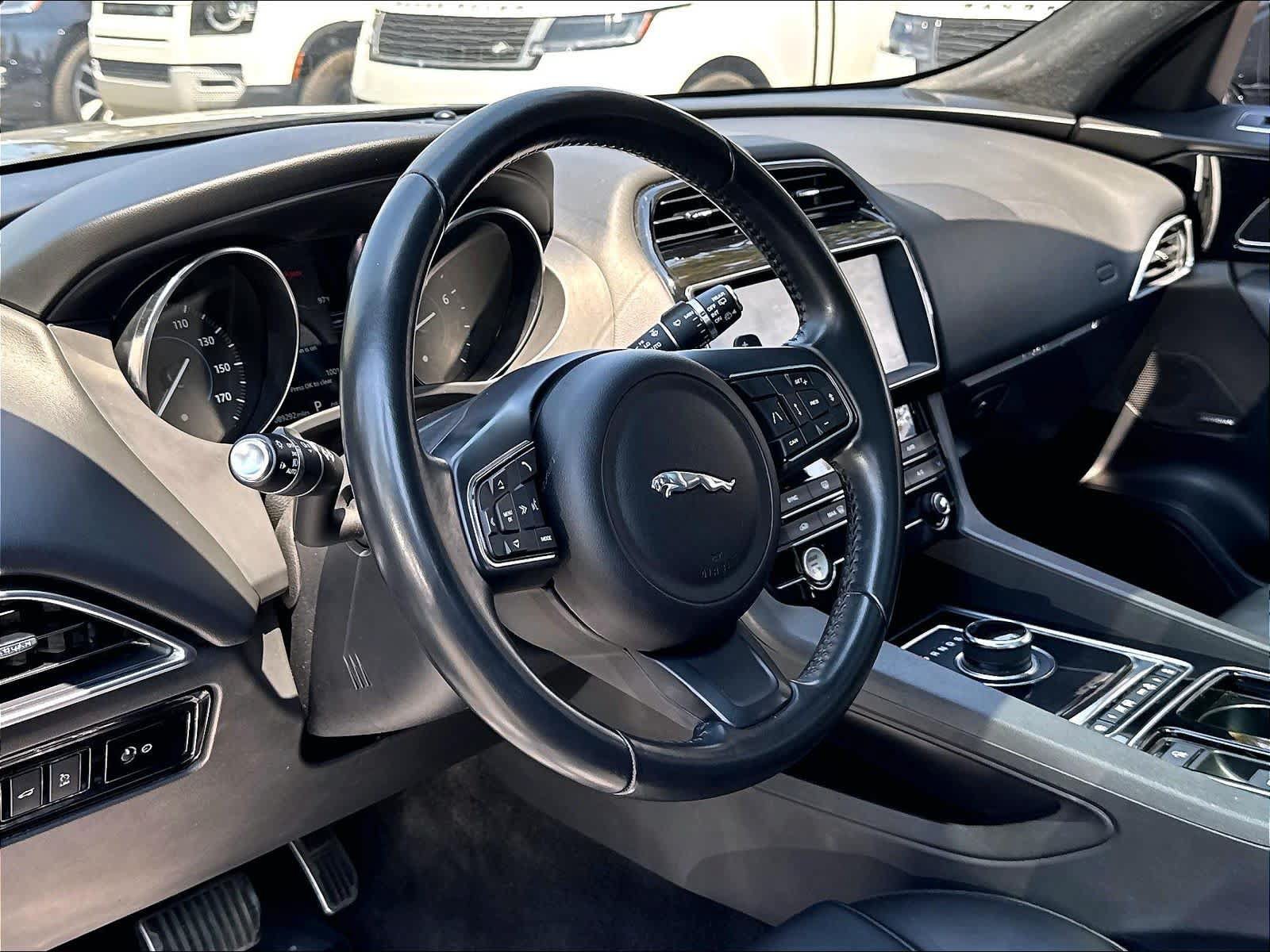 Used 2019 Jaguar F-PACE Premium AWD/4WD image 14