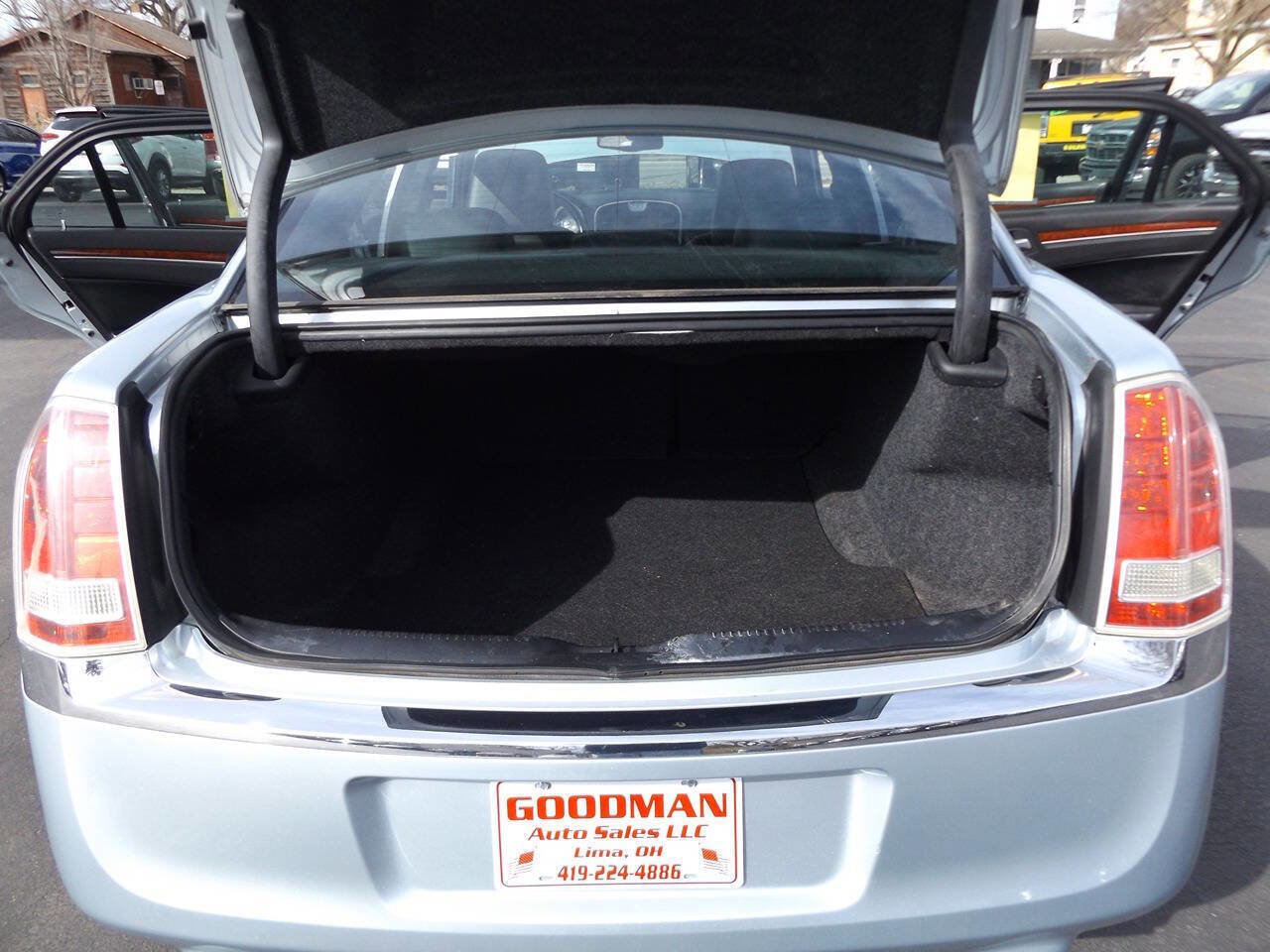 Used 2013 Chrysler 300 w/ Driver Convenience Group image 28