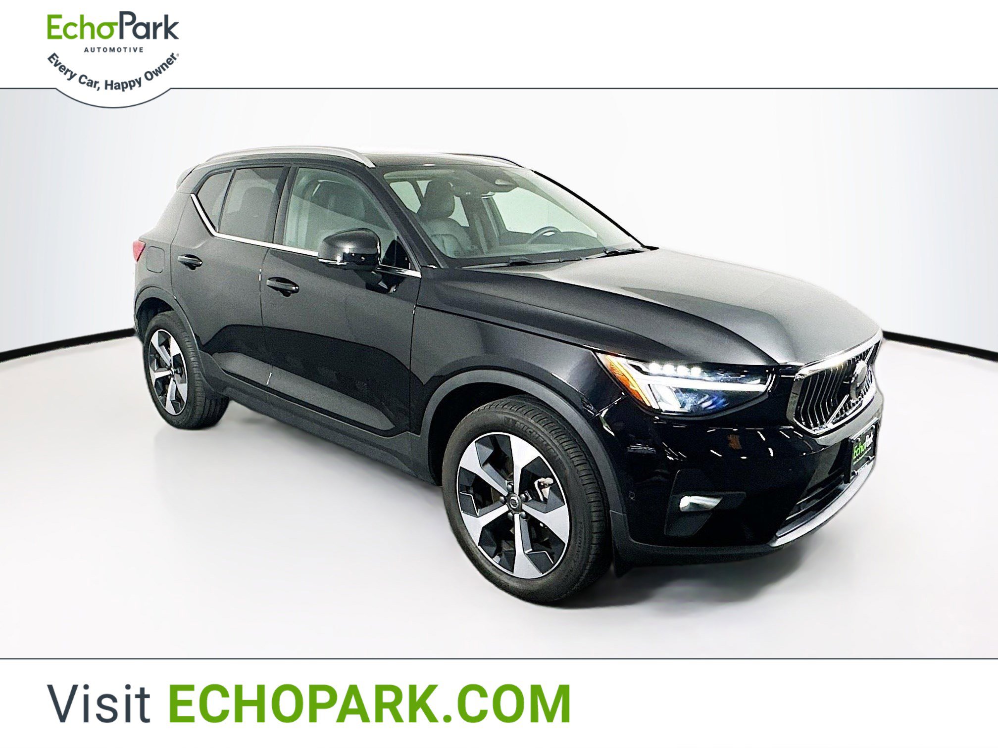 Used 2025 Volvo XC40 B5 Plus video 1