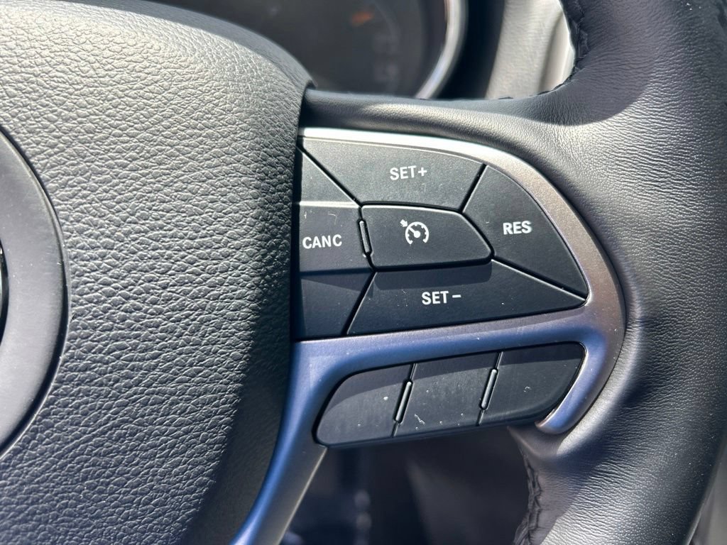 Used 2019 Jeep Grand Cherokee Laredo RWD image 41