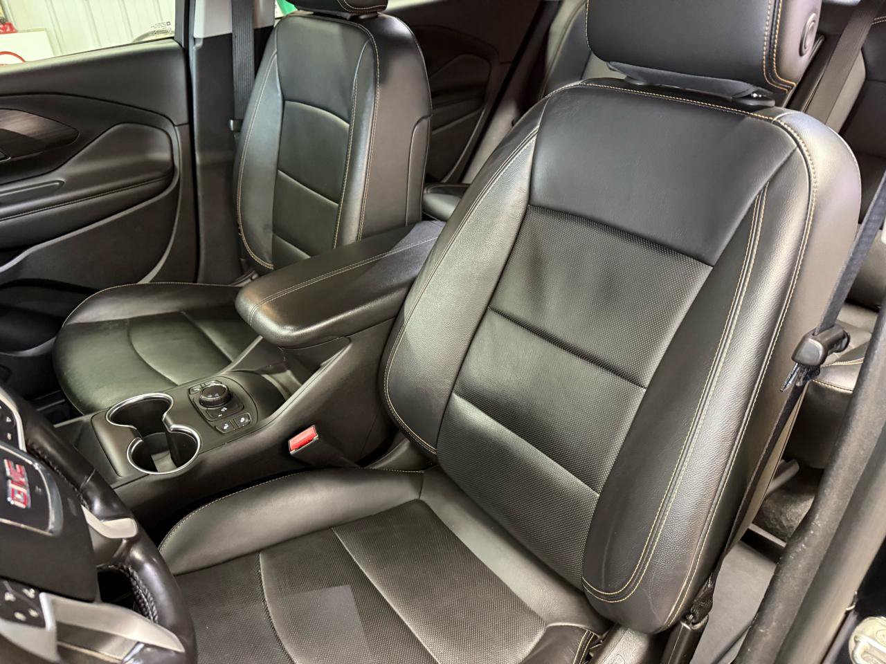 Used 2018 GMC Terrain SLT w/ Preferred Package FWD image 16
