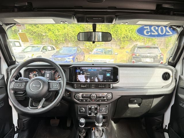 Used 2025 Jeep Wrangler Unlimited Sport AWD/4WD image 15