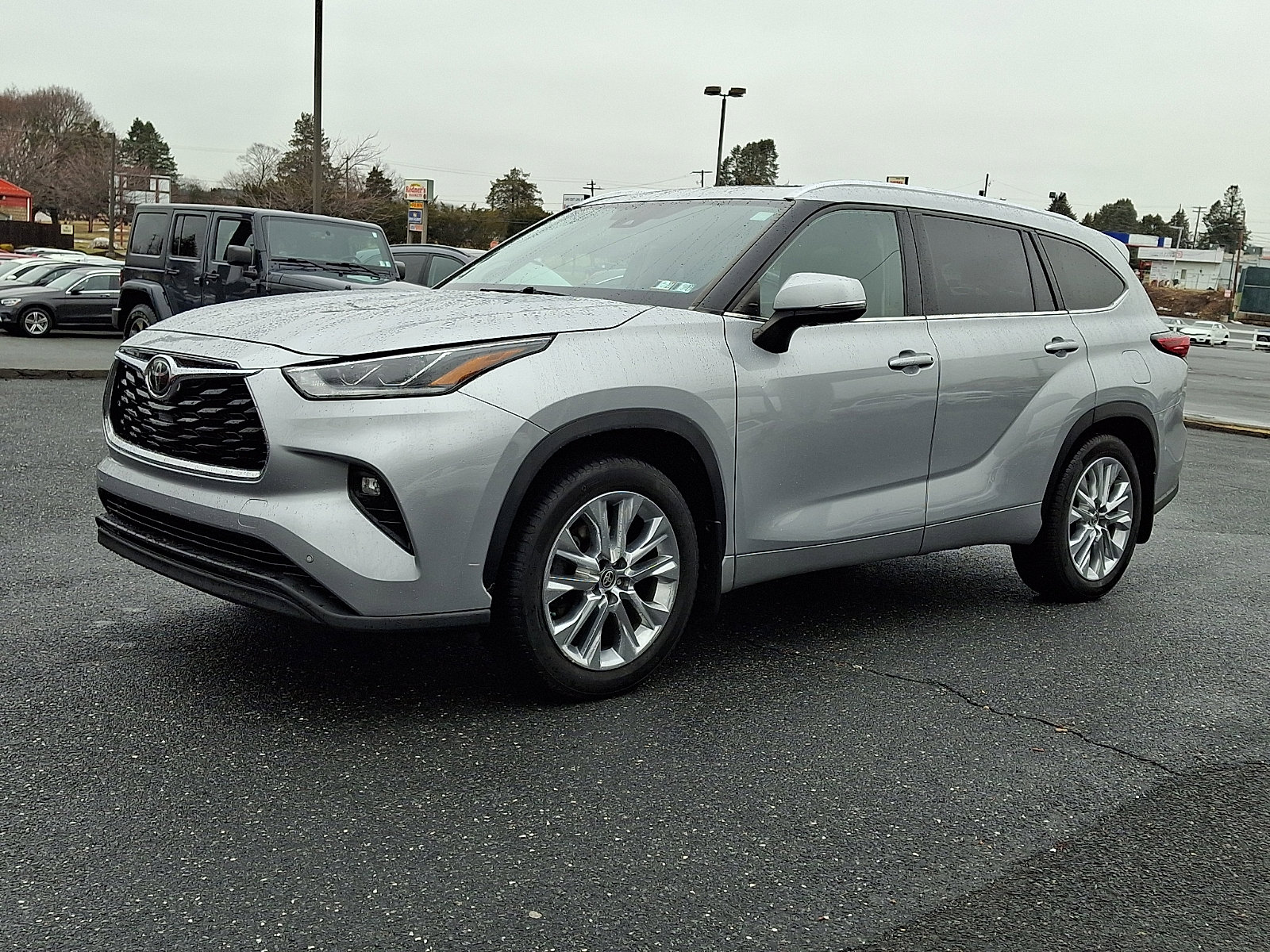 Used 2020 Toyota Highlander Limited image 3