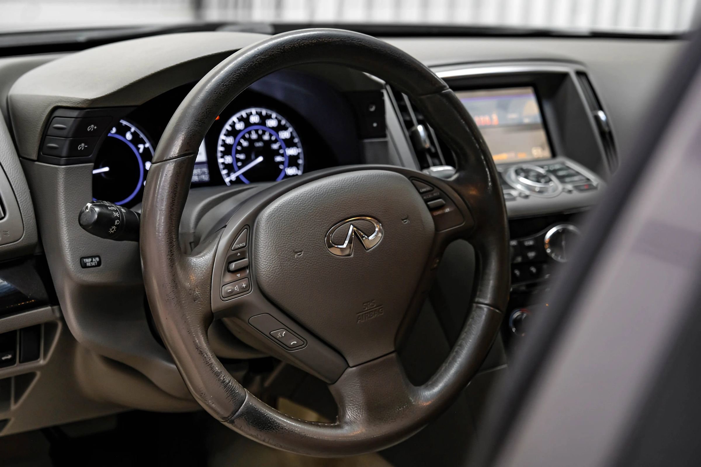 Used 2015 INFINITI Q40 image 19