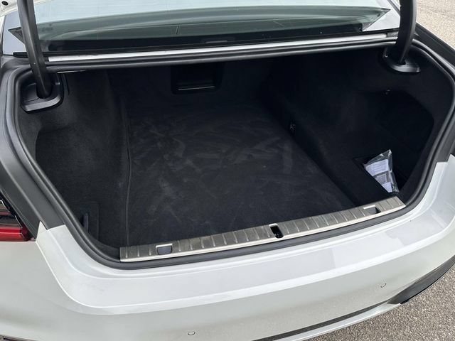 Used 2021 BMW 750i xDrive w/ Autobahn Package AWD/4WD image 18