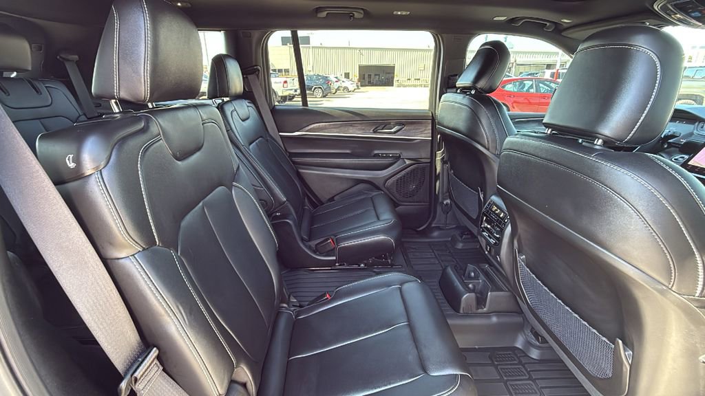 Used 2025 Jeep Grand Cherokee L Limited AWD/4WD image 30