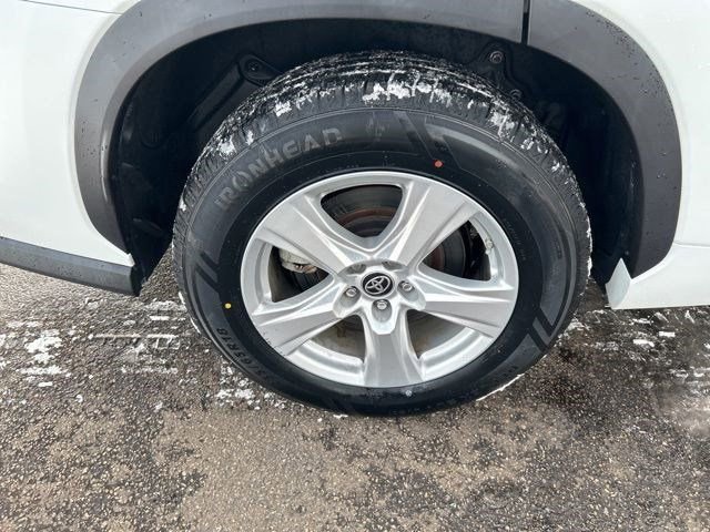 Used 2022 Toyota Highlander L image 43