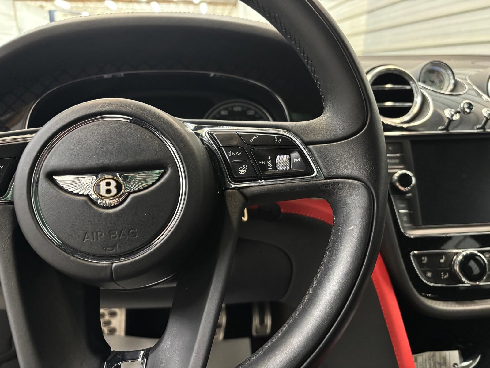 Used 2020 Bentley Bentayga AWD/4WD image 17