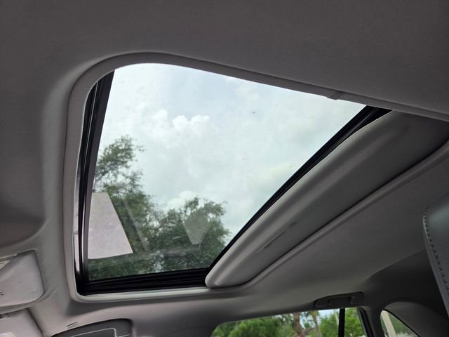 Used 2023 Toyota RAV4 XLE Premium image 12