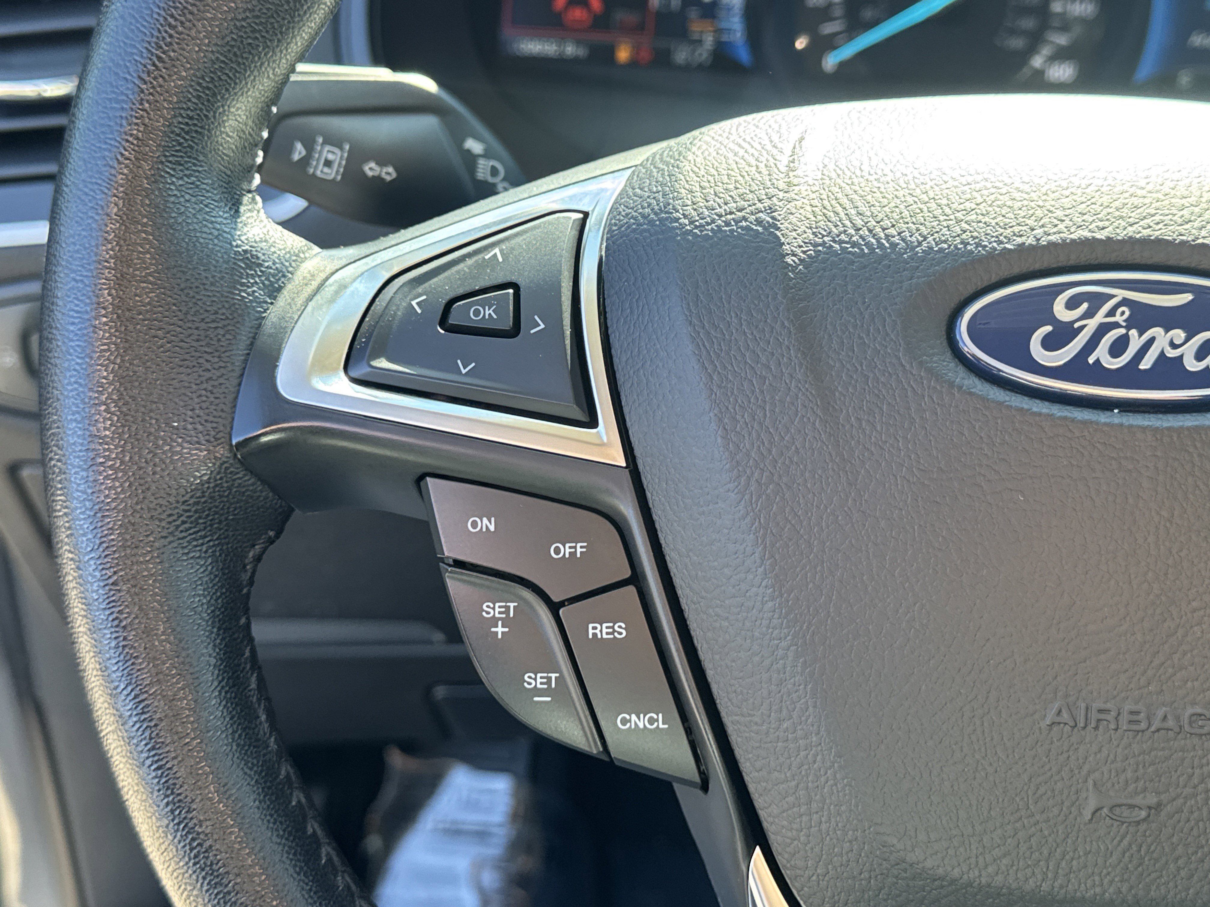 Used 2023 Ford Edge SEL image 25