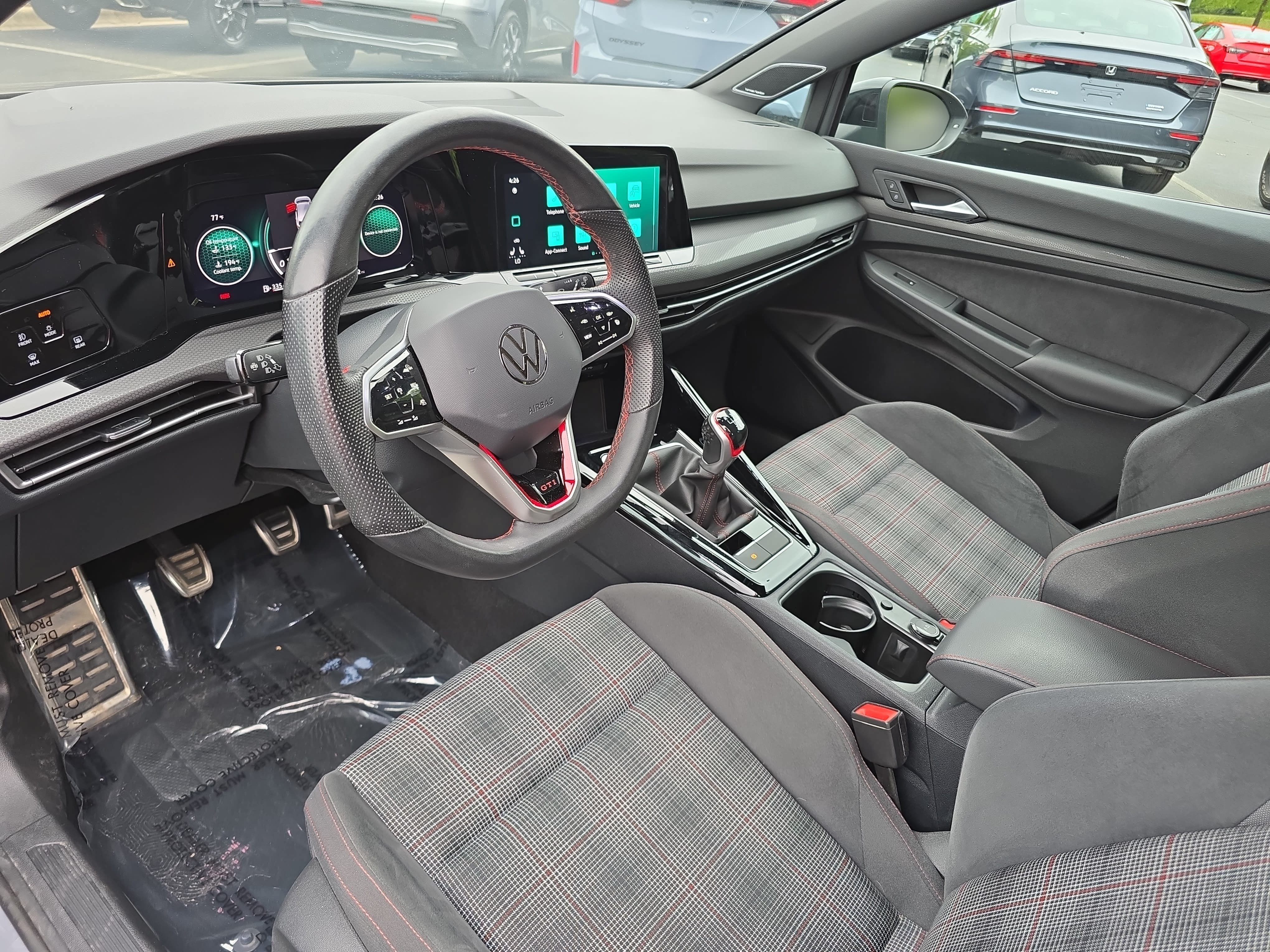 Used 2024 Volkswagen GTI SE FWD image 15