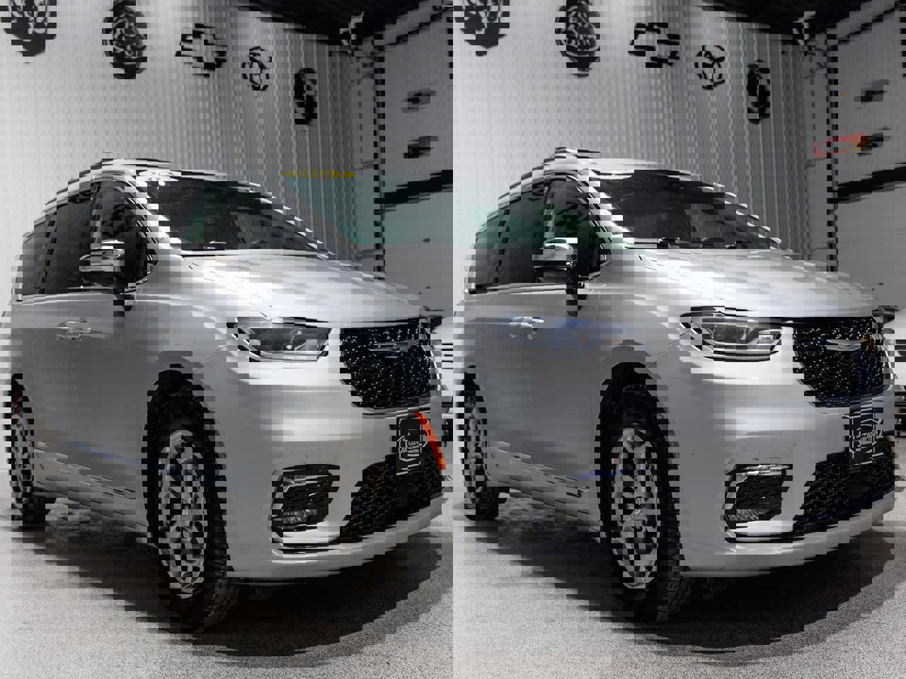 Used 2023 Chrysler Pacifica Limited image 8