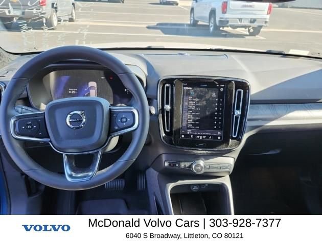 Used 2024 Volvo XC40 B5 Core image 6