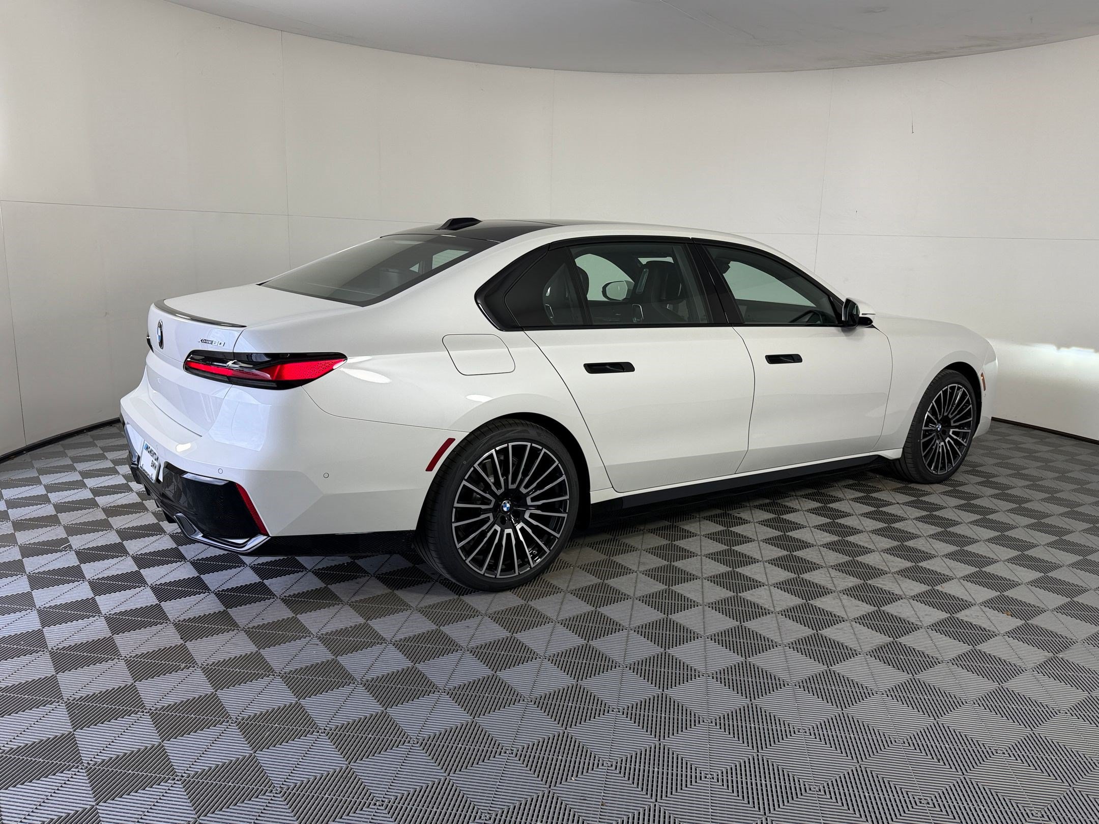 Used 2026 BMW i7 xDrive60 AWD/4WD image 9
