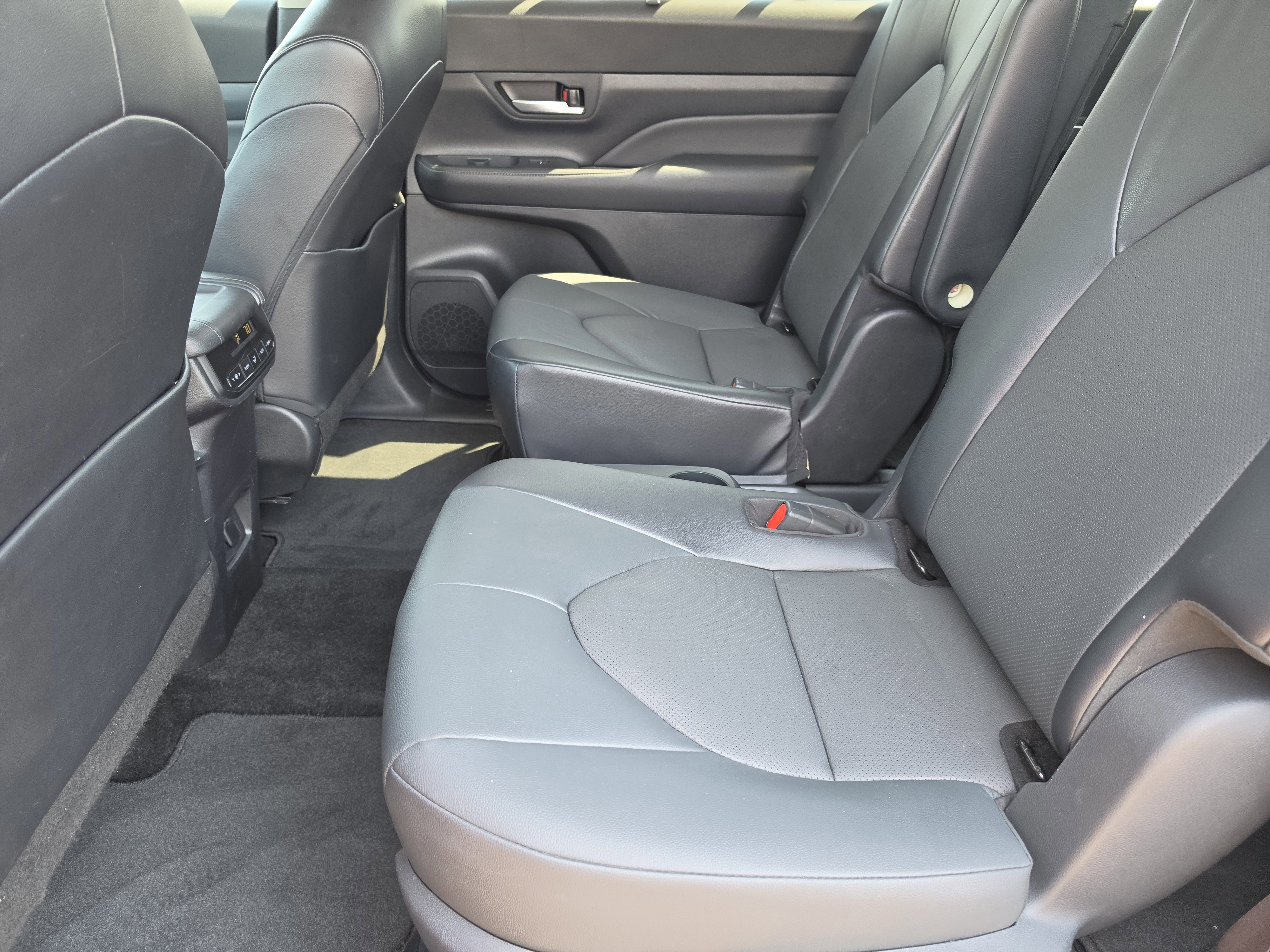 Certified 2024 Toyota Grand Highlander XLE FWD image 10