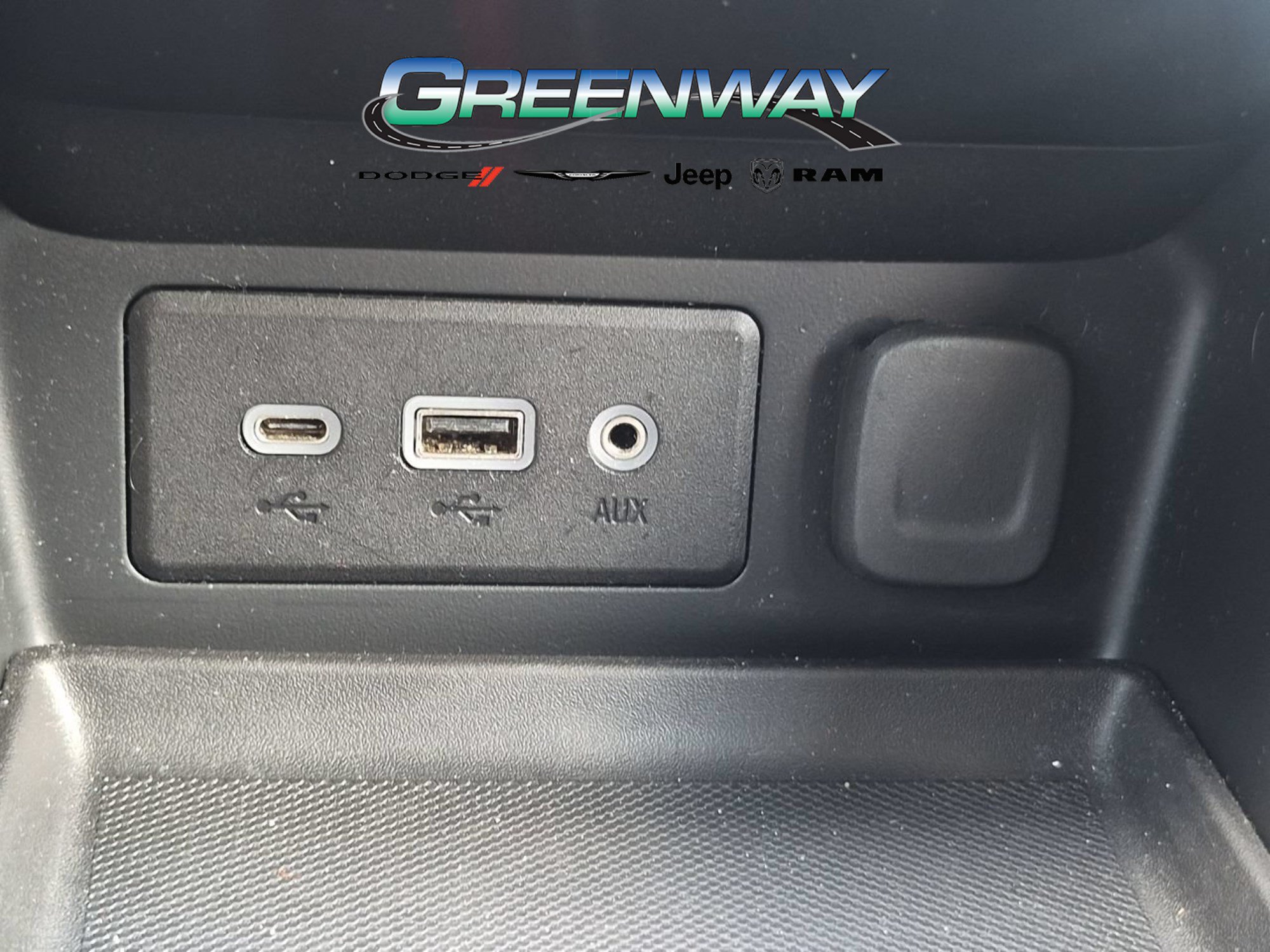 Used 2024 GMC Terrain SLE FWD image 18