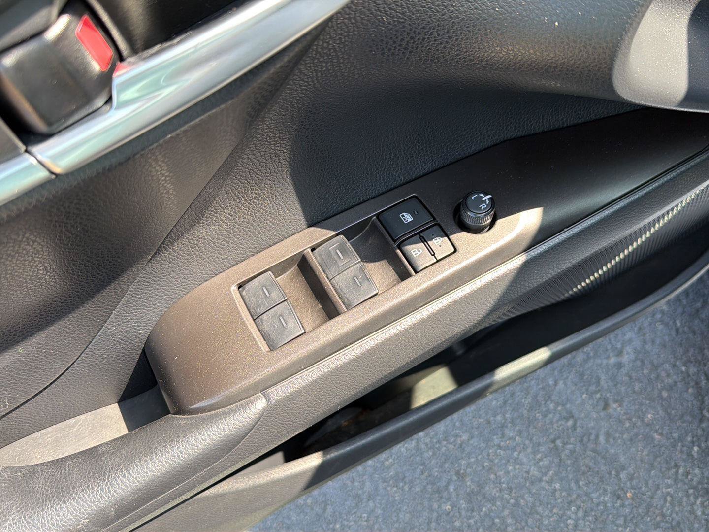 Used 2024 Toyota Camry SE FWD image 31