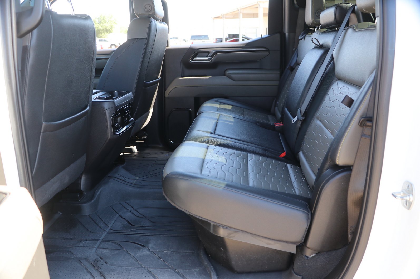 Used 2025 Chevrolet Silverado 1500 ZR2 w/ Technology Package AWD/4WD image 29