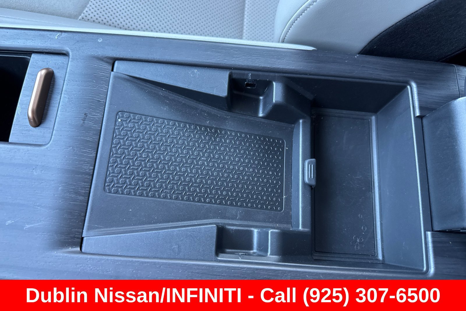 Used 2024 Nissan Ariya AWD image 32