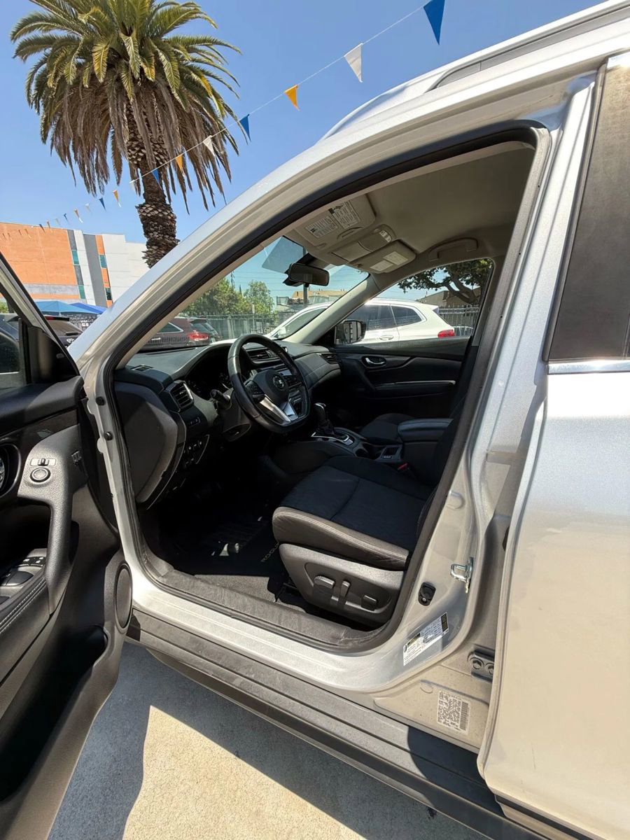 Used 2019 Nissan Rogue SV w/ Premium Package image 9