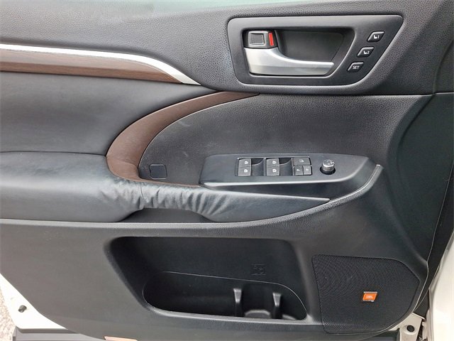 Used 2015 Toyota Highlander Limited image 15