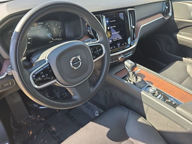 Used 2021 Volvo S60 T6 Momentum w/ Premium Package image 19